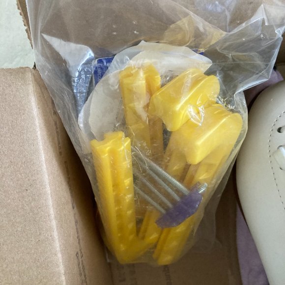 Jackson Artiste Girls Ice Skates Like New Size 3 1/2 C Brand New Skate Guards - Picture 3 of 13